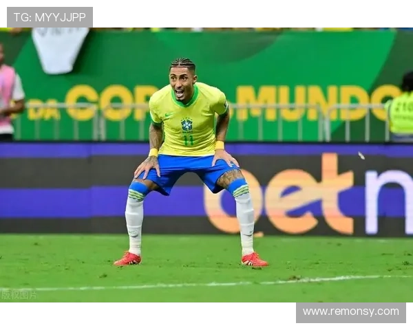 拉菲尼亚：现代左脚边锋的战术角色与跑位解析