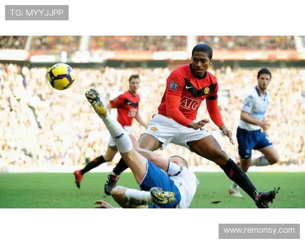 曼联防线失误频繁引发争议,球队稳定性面临考验 曼联防线失误频繁引发争议,球队稳定性面临考验